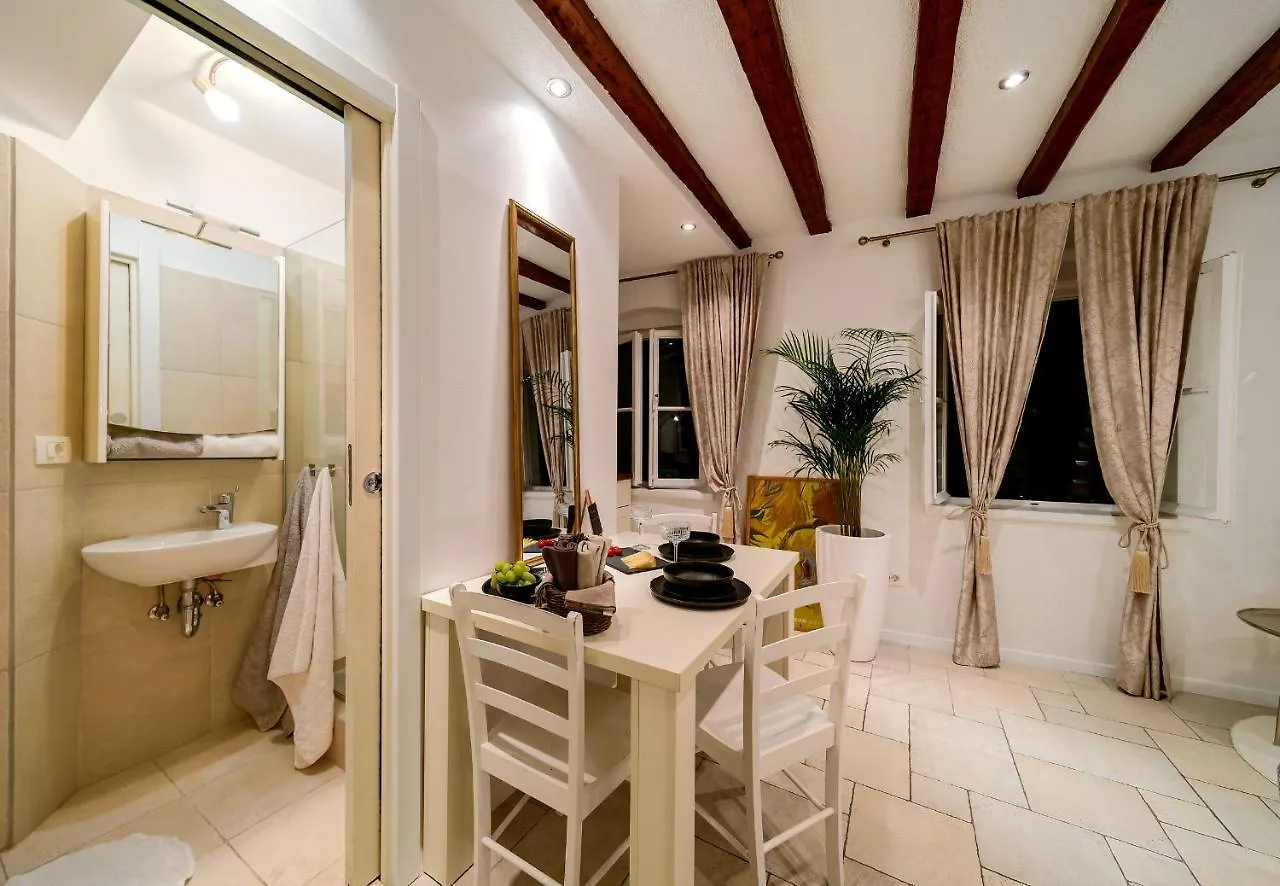 Charming Old Town Apartment Pjaca ספליט